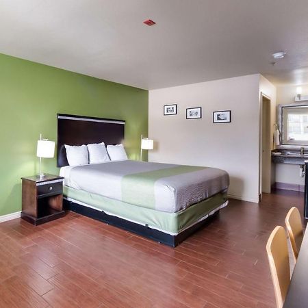 Motel 6 Floresville Экстерьер фото