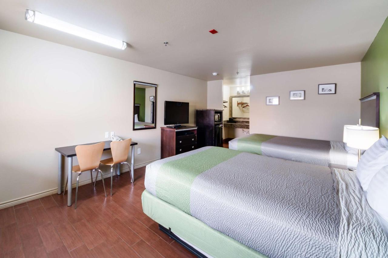 Motel 6 Floresville Экстерьер фото