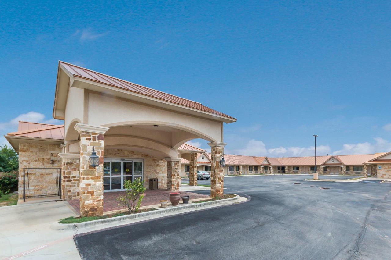 Motel 6 Floresville Экстерьер фото