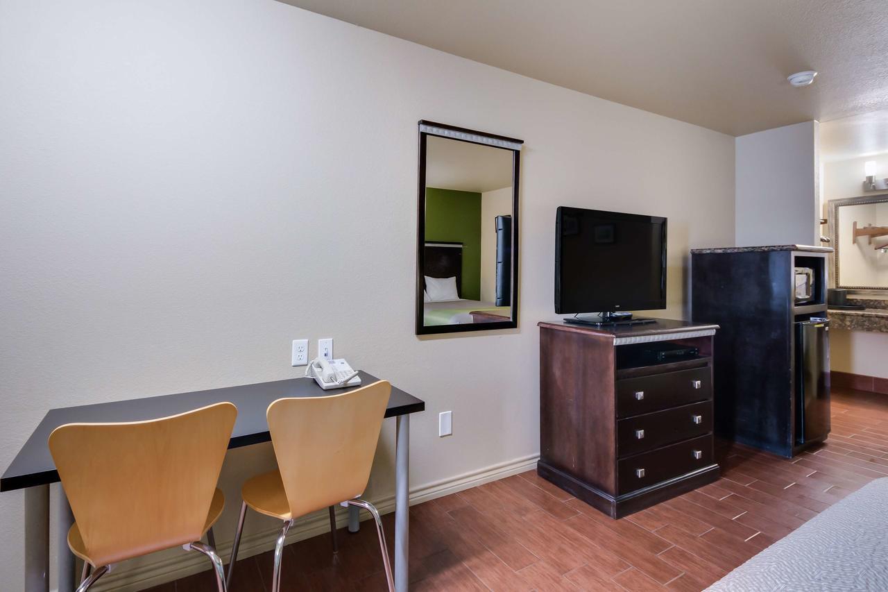 Motel 6 Floresville Экстерьер фото