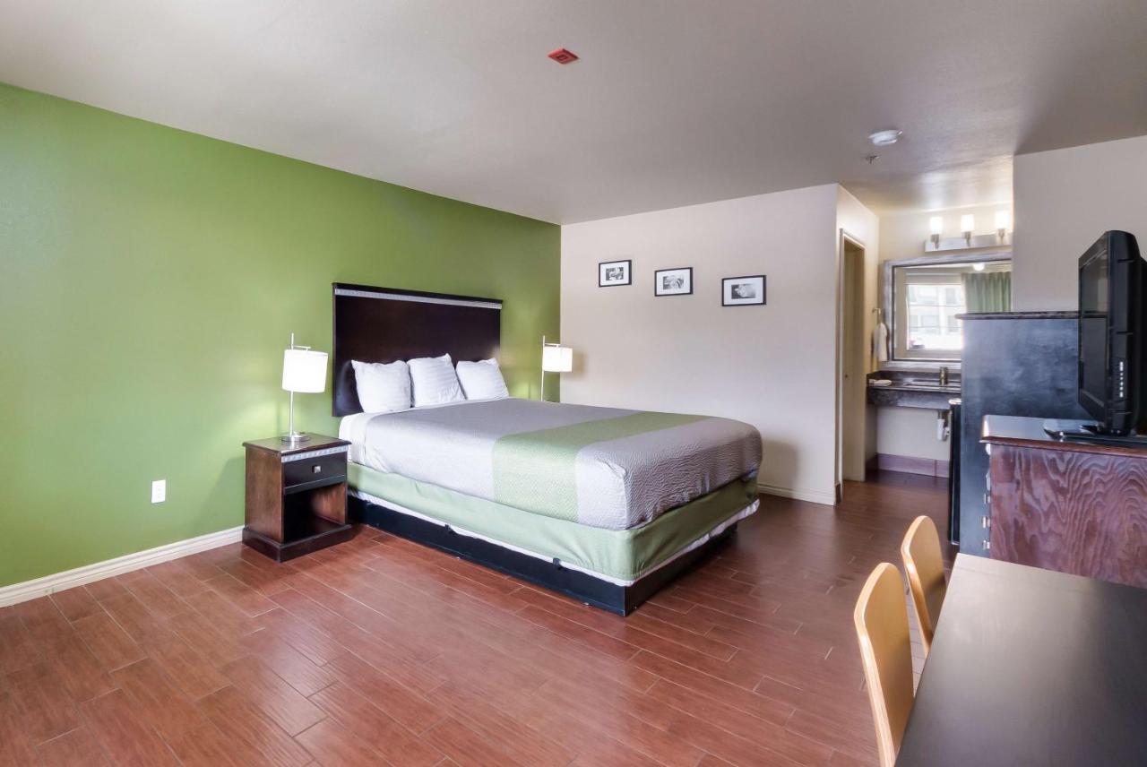 Motel 6 Floresville Экстерьер фото