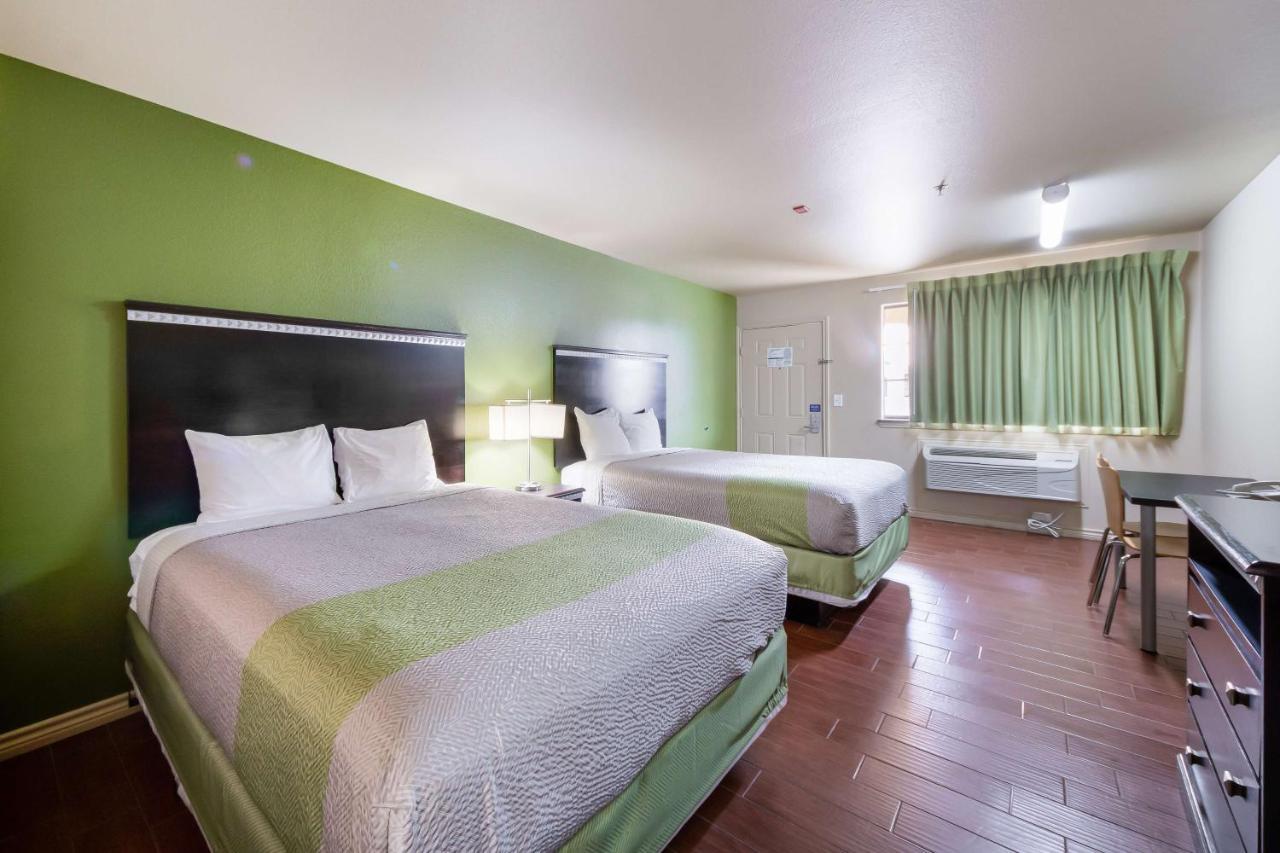 Motel 6 Floresville Экстерьер фото