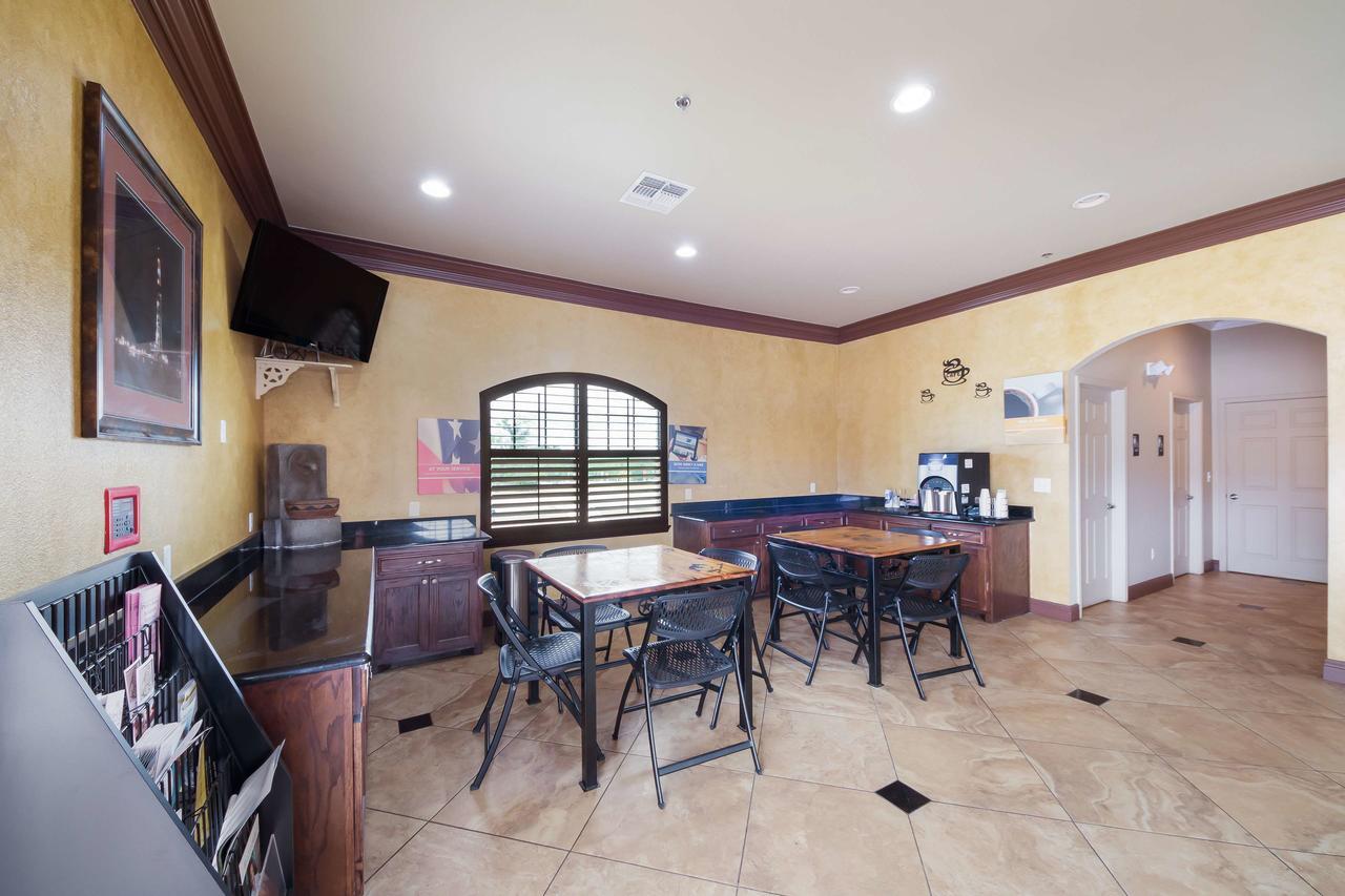 Motel 6 Floresville Экстерьер фото