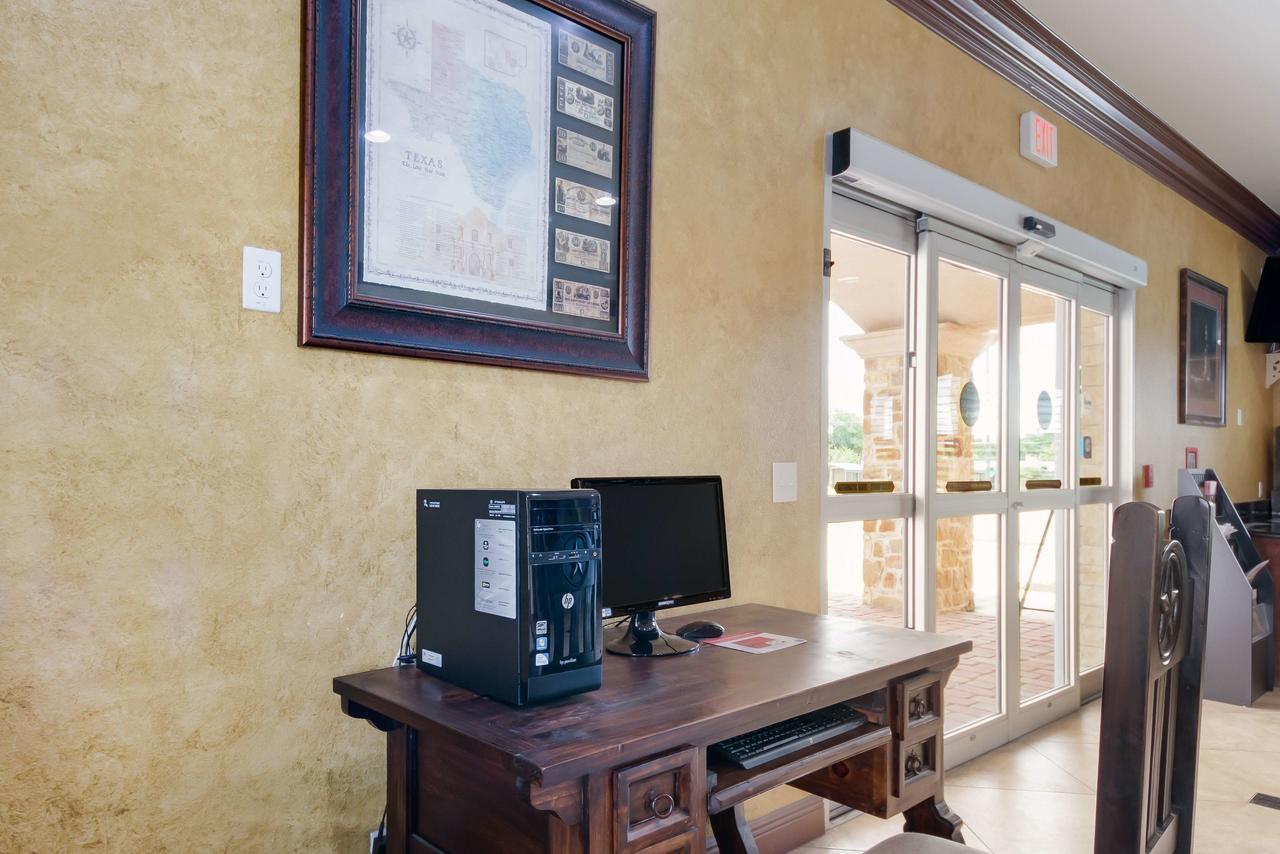 Motel 6 Floresville Экстерьер фото