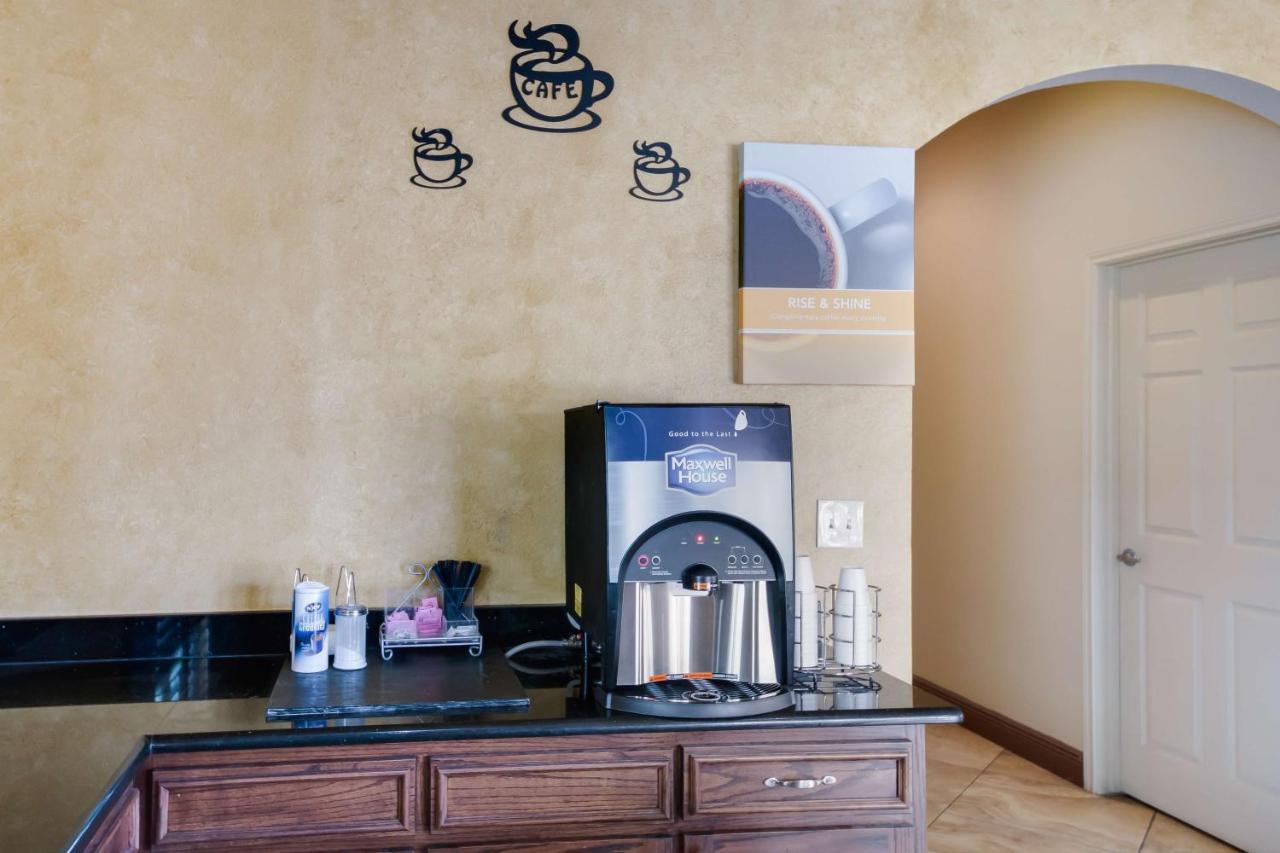 Motel 6 Floresville Экстерьер фото