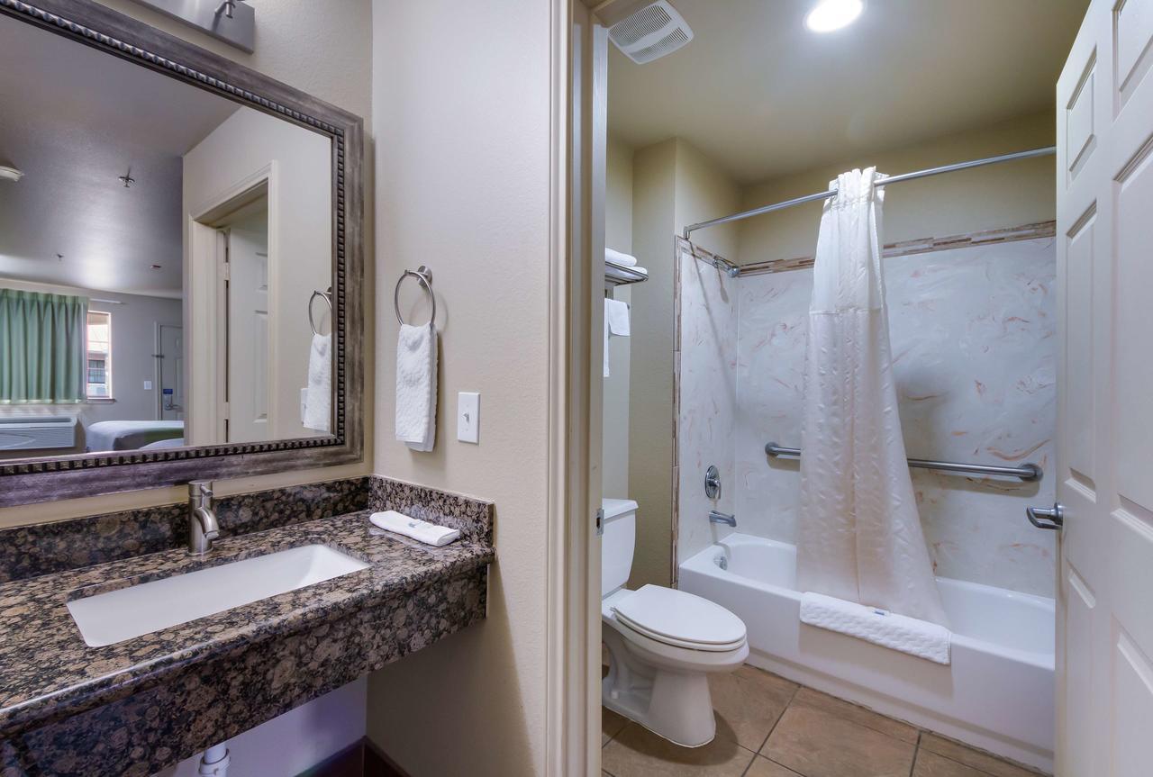 Motel 6 Floresville Экстерьер фото