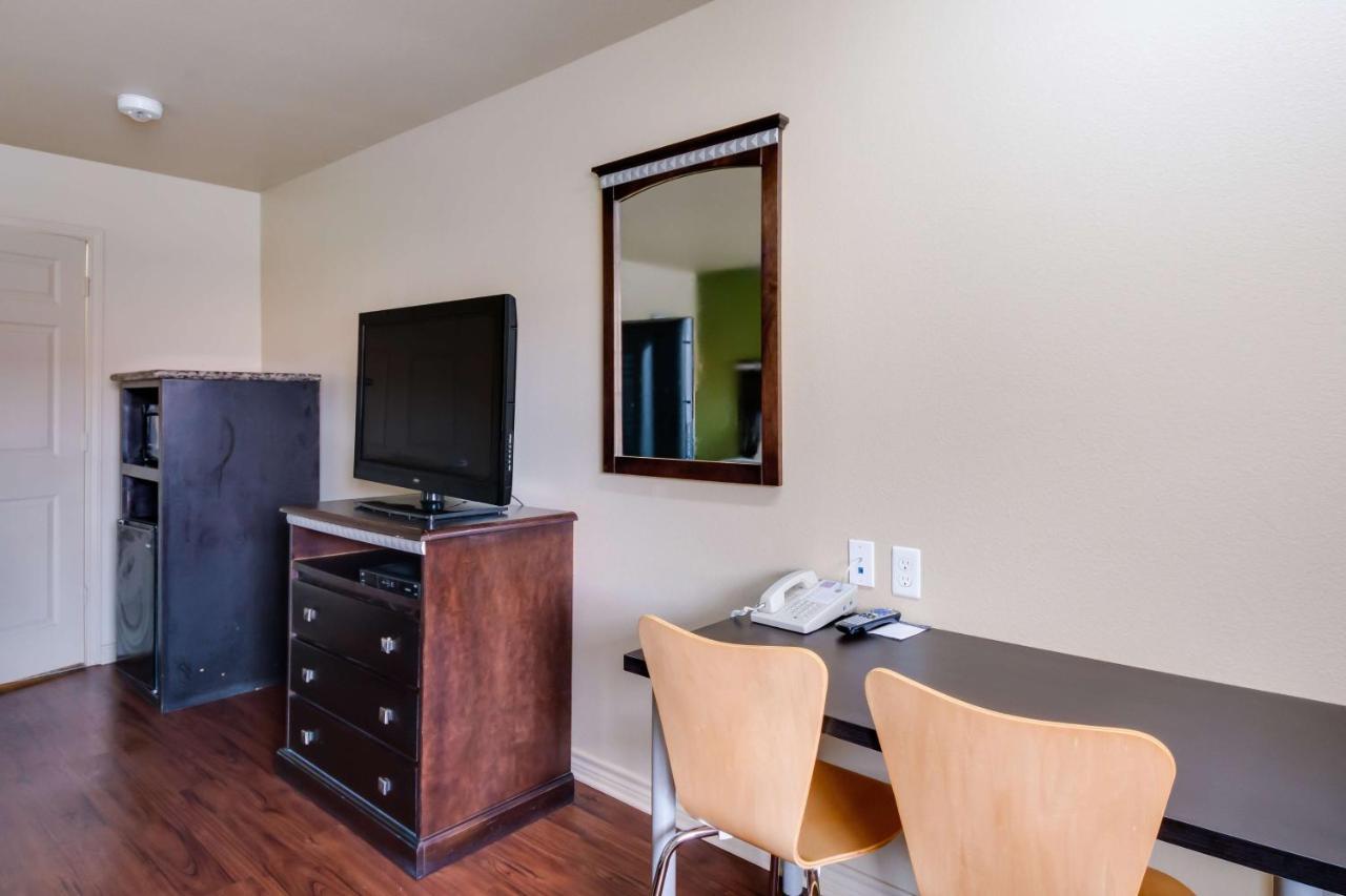 Motel 6 Floresville Экстерьер фото