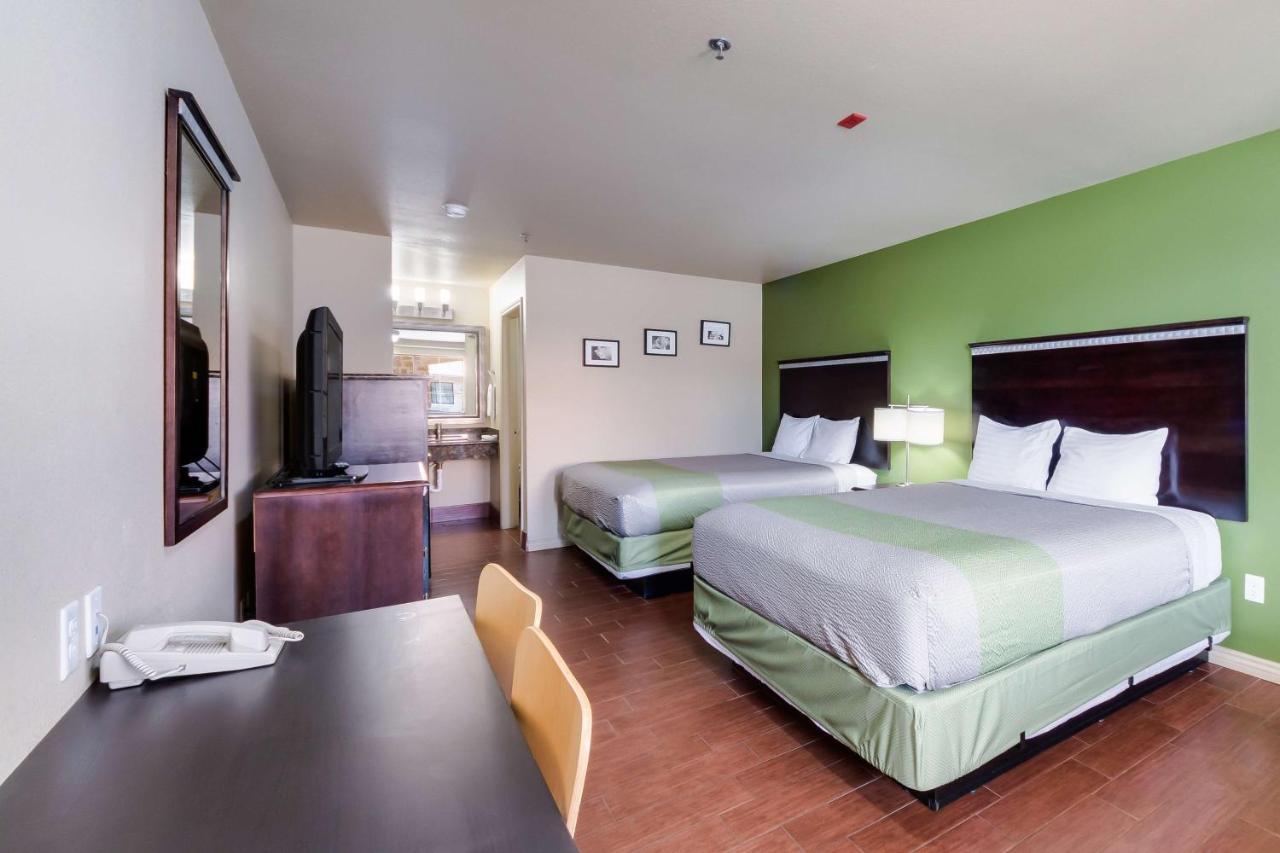 Motel 6 Floresville Экстерьер фото