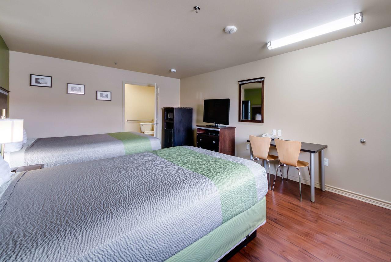 Motel 6 Floresville Экстерьер фото
