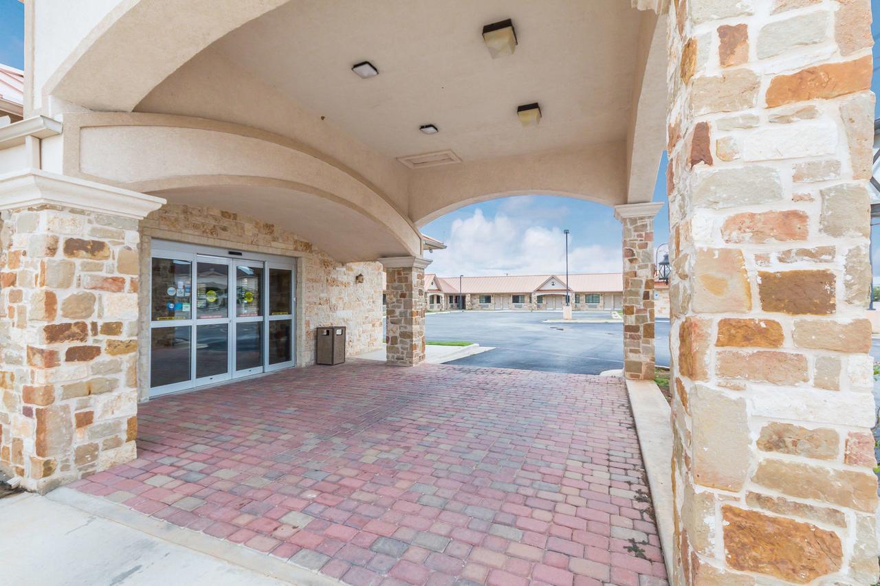 Motel 6 Floresville Экстерьер фото
