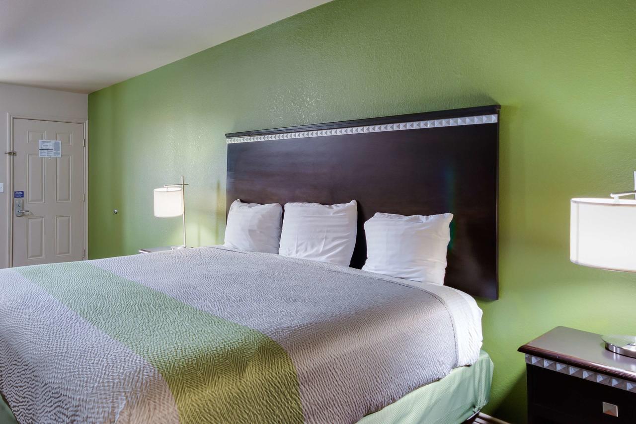Motel 6 Floresville Экстерьер фото